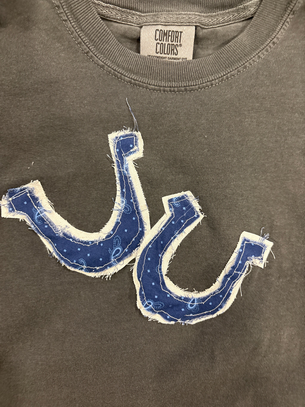 Horse shoe rag tee