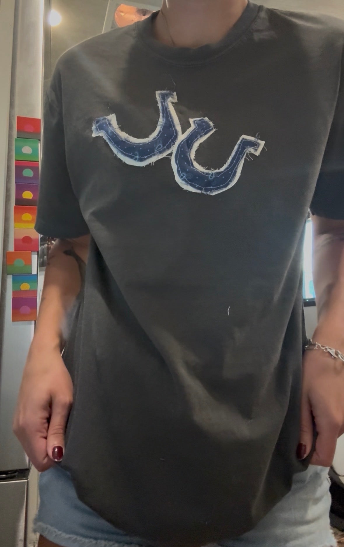 Horse shoe rag tee